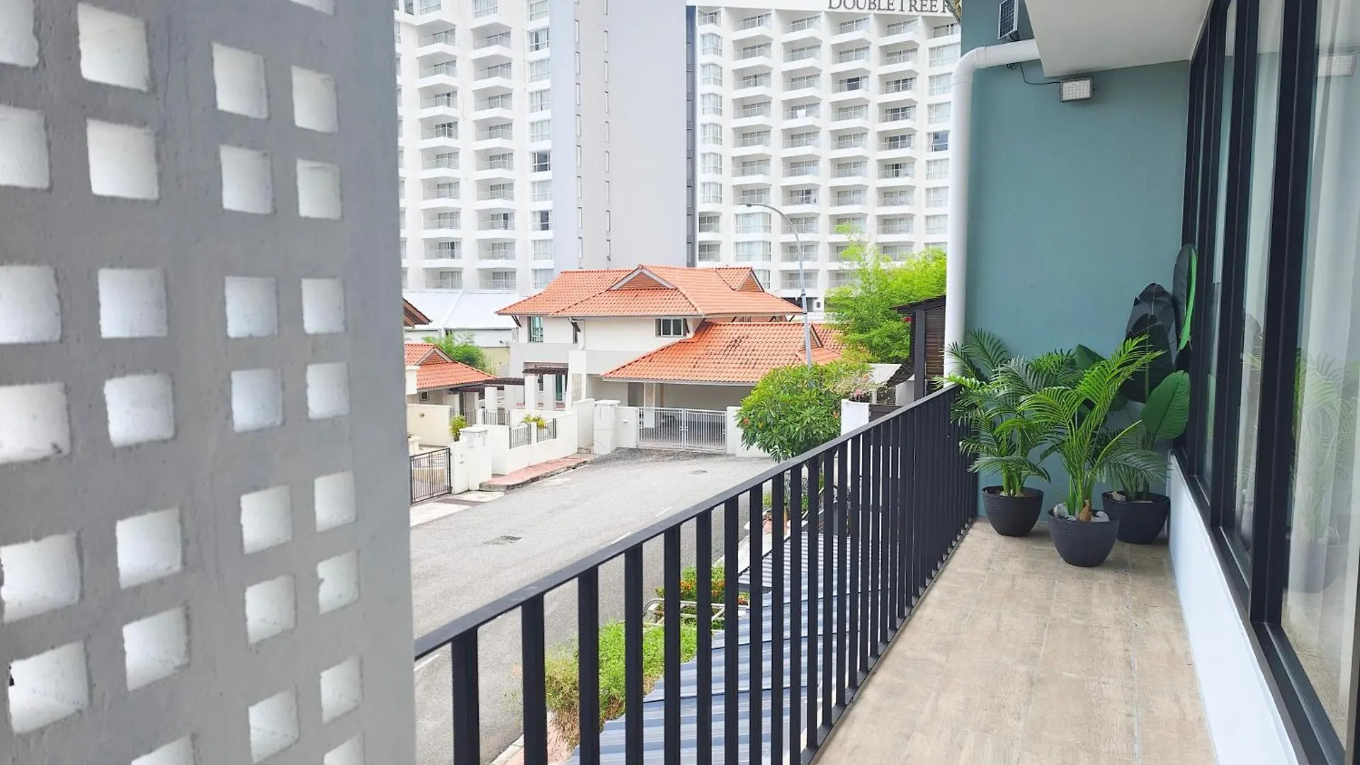 35 Beachhouse Batu Ferringhi 7 Bedroom 7 Bathroom Ev Friendly