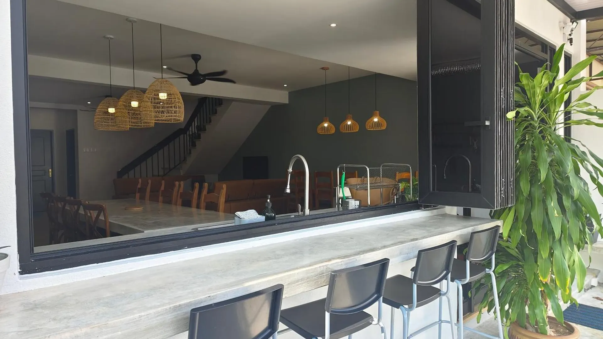 35 Beachhouse Batu Ferringhi 7 Bedroom 7 Bathroom Ev Friendly 0*,