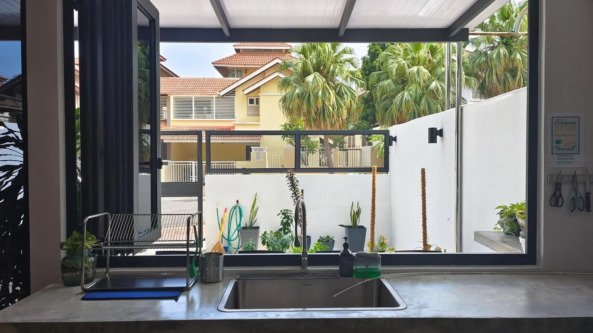 35 Beachhouse Batu Ferringhi 7 Bedroom 7 Bathroom Ev Friendly 0*,
